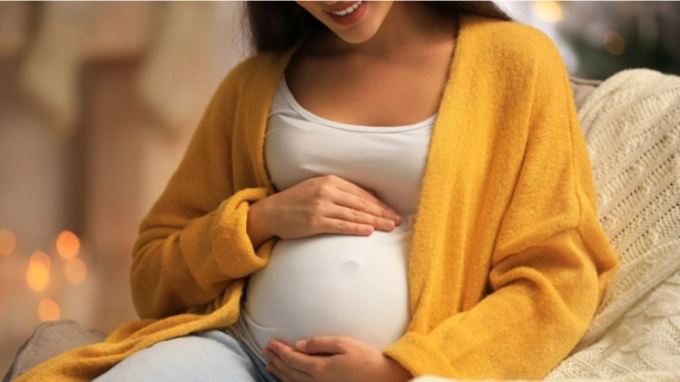woman becomes pregnant while already pregnant