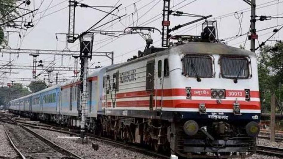 भारतीय रेलवे (सांकेतिक तस्वीर) भारतीय रेलवे (सांकेतिक तस्वीर)