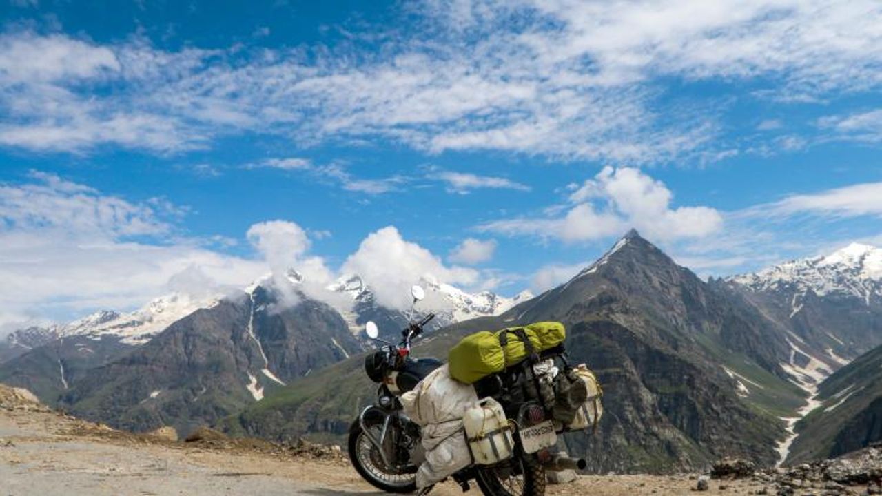 Leh Ladakh: लेह लद्दाख के वो खूबसूरत पर्यटन स्थल जिनकी खूबसूरती बना देगी आपको दीवाना - where to visit in leh ladakh top places - GNT