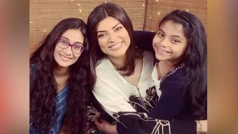 बेटियों के साथ सुष्मिता सेन बेटियों के साथ सुष्मिता सेन
