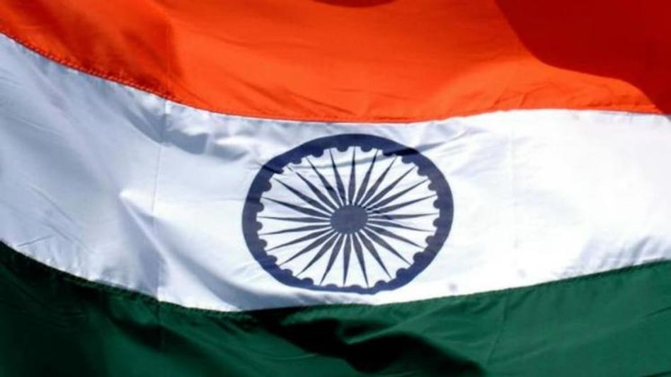 झारखंड में एक सामाजिक कार्यकर्ता ने बनाया 3 किमी लंबा तिरंगा  झारखंड में एक सामाजिक कार्यकर्ता ने बनाया 3 किमी लंबा तिरंगा