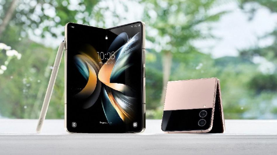 Samsung Galaxy Z Fold 4 & Samsung Galaxy Z Flip 4 Samsung Galaxy Z Fold 4 & Samsung Galaxy Z Flip 4