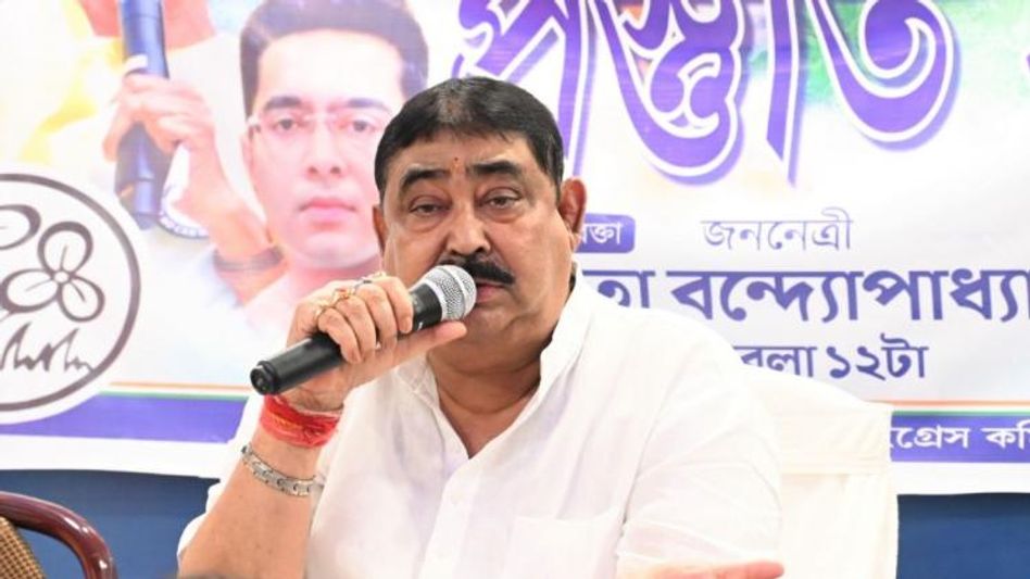 टीएमसी लीडर अनुब्रत मंडल (Twitter) टीएमसी लीडर अनुब्रत मंडल (Twitter)