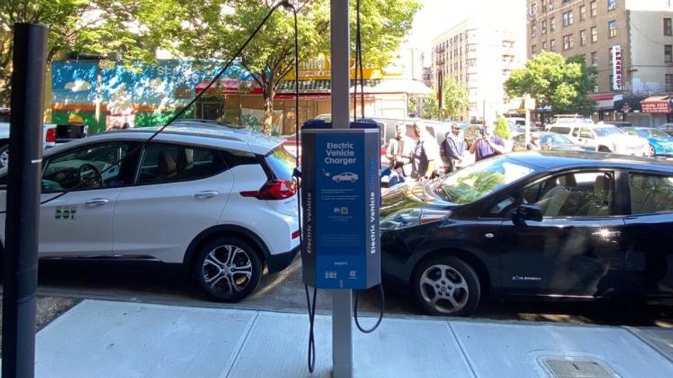 Curbside Charging (Representational Image) Curbside Charging (Representational Image)