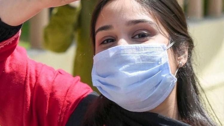 Wear mask in crowd 