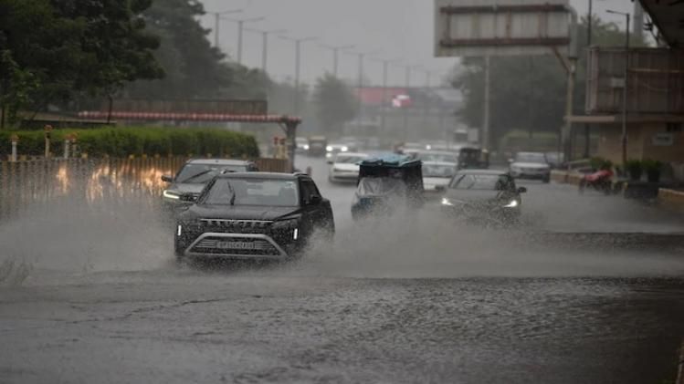 दिल्ली में लगातार बारिश