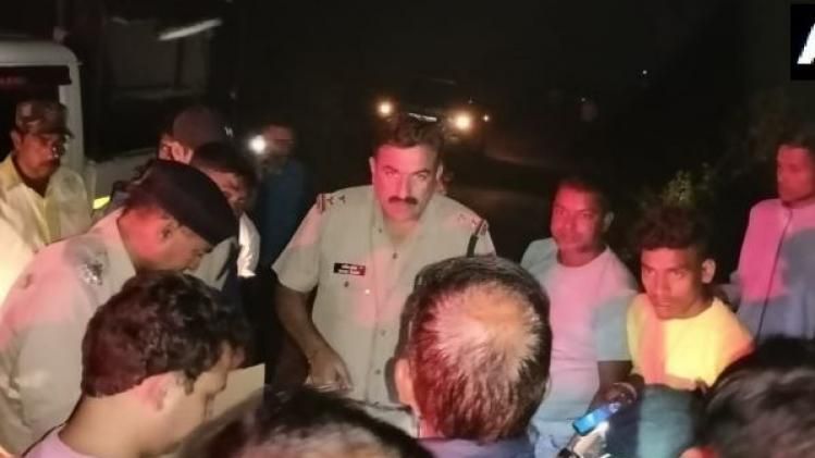 पौड़ी जिले में यात्रियों को ले जा रही बस खाई में गिरी (Photo: ANI)