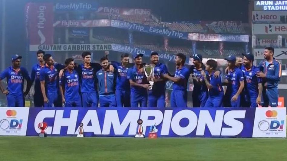 India with the ODI series win trophy (Photo: Twitter) India with the ODI series win trophy (Photo: Twitter)
