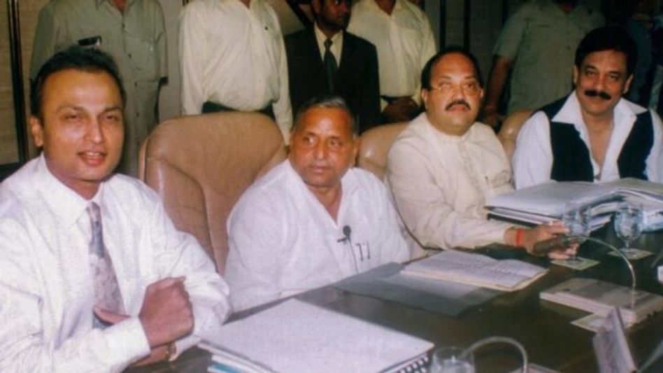 अनिल अंबानी, अमर सिंह और सुब्रत रॉय के साथ मुलायम सिंह (फाइल फोटो) अनिल अंबानी, अमर सिंह और सुब्रत रॉय के साथ मुलायम सिंह (फाइल फोटो)