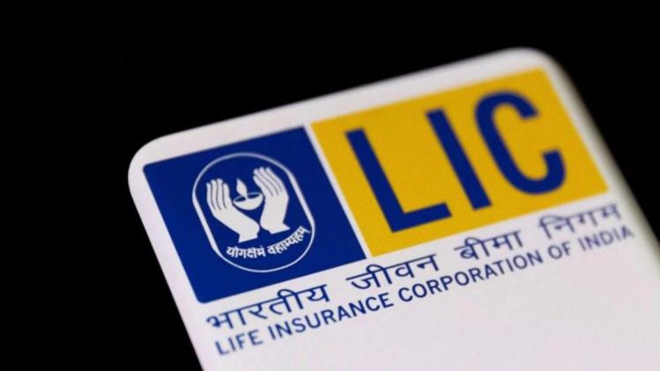LIC WhatsApp Service: व्हाट्सएप के जरिए घर बैठे कैसे चेक करें पॉलिसी स्टेटस और प्रीमियम की ड्यू डेट? - lic launches whatsapp service now how to check policy status and premium due