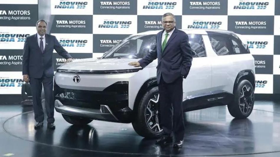 Auto Expo में इलेक्ट्रिक गाड़ियों ने खींचा सभी का ध्यान, जानिए क्या है इन कारों में खास Auto Expo में इलेक्ट्रिक गाड़ियों ने खींचा सभी का ध्यान, जानिए क्या है इन कारों में खास