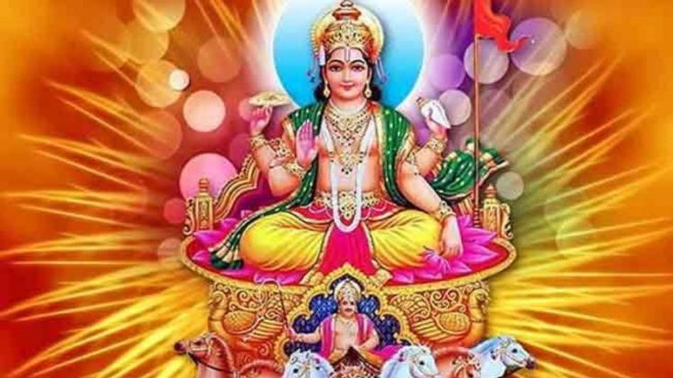 मकर संक्रांति के दिन भगवान सूर्य की होती है पूजा. मकर संक्रांति के दिन भगवान सूर्य की होती है पूजा.