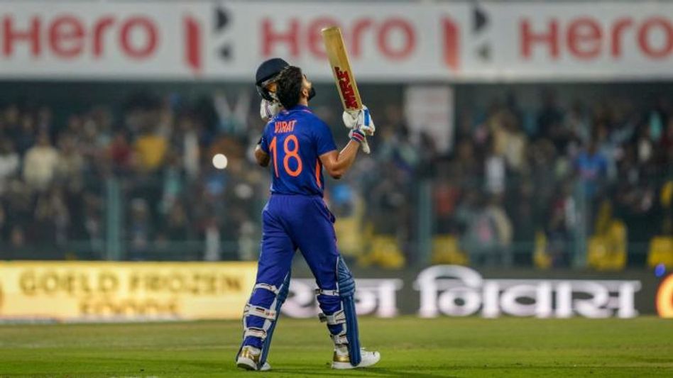 श्रीलंका के खिलाफ पहले वनडे में विराट कोहली ने तेंदुलकर का रिकॉर्ड तोड़ा श्रीलंका के खिलाफ पहले वनडे में विराट कोहली ने तेंदुलकर का रिकॉर्ड तोड़ा