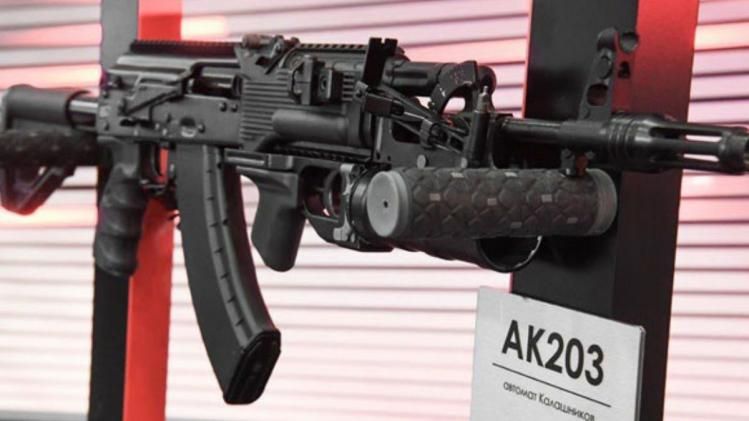 रूस के साथ मिलकर भारत बनाएगा 6 लाख एके 203 असॉल्ट राइफल (फाइल फोटो)