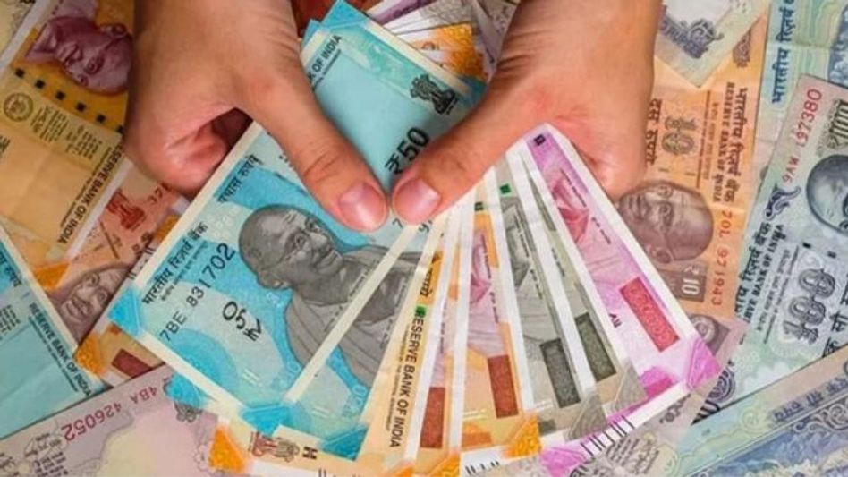 होटल और रेस्टोरेंट संचालक सर्विस चार्ज के नाम पर ले रहे रुपए. होटल और रेस्टोरेंट संचालक सर्विस चार्ज के नाम पर ले रहे रुपए.