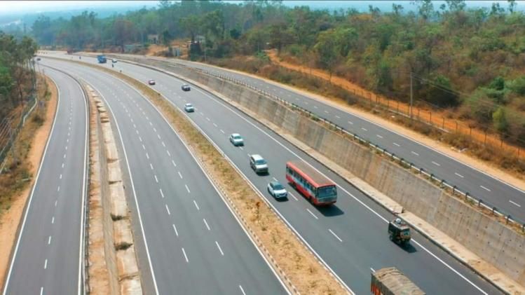 Bengaluru-Mysore Expressway ( Photo - @arunsoodbjp )