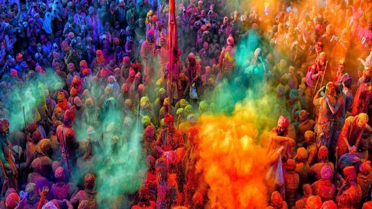 देशभर में छाया होली का खुमार