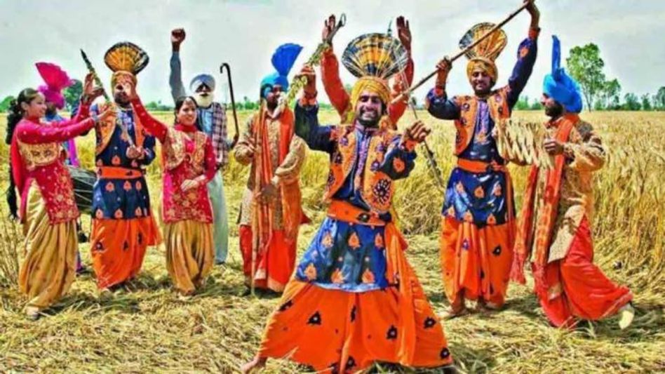 बैसाखी पर्व पर भांगड़ा कर मनाते हैं खुशी (फाइल फोटो) बैसाखी पर्व पर भांगड़ा कर मनाते हैं खुशी (फाइल फोटो)