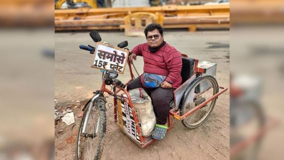 सड़कों पर समोसा बेच रहा ये दिव्यांग सड़कों पर समोसा बेच रहा ये दिव्यांग