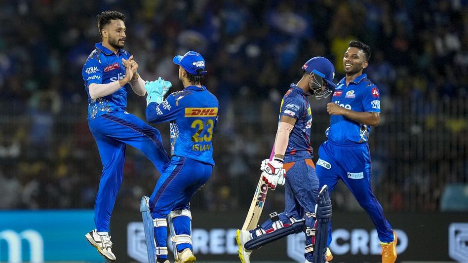 एलिमिनेटर 1 में मुंबई इंडियंस ने लखनऊ को 81 रनों से हराया.(Photo: PTI) एलिमिनेटर 1 में मुंबई इंडियंस ने लखनऊ को 81 रनों से हराया.(Photo: PTI)