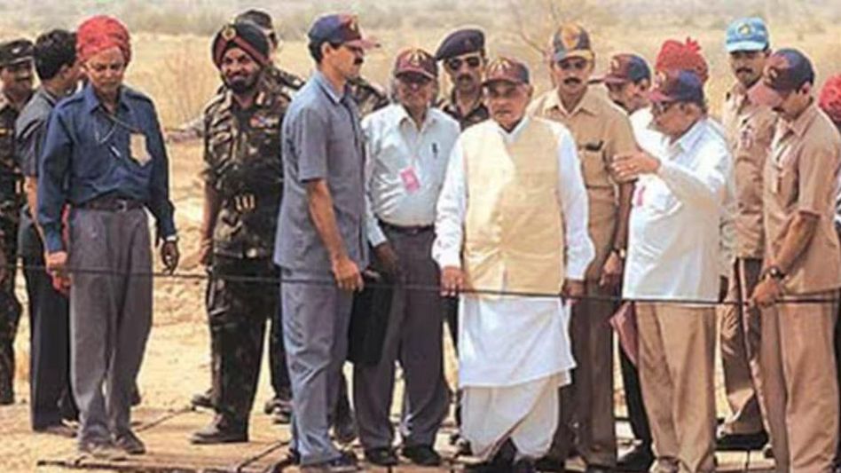 11 मई 1998 को भारत ने परमाणु शक्ति संपन्न होने का ऐलान किया 11 मई 1998 को भारत ने परमाणु शक्ति संपन्न होने का ऐलान किया