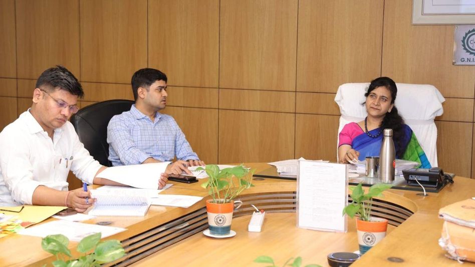 ग्रेटर नोएडा प्राधिकरण की सीईओ रितु माहेश्वरी ने वाणिज्यिक विभाग की समीक्षा की ग्रेटर नोएडा प्राधिकरण की सीईओ रितु माहेश्वरी ने वाणिज्यिक विभाग की समीक्षा की