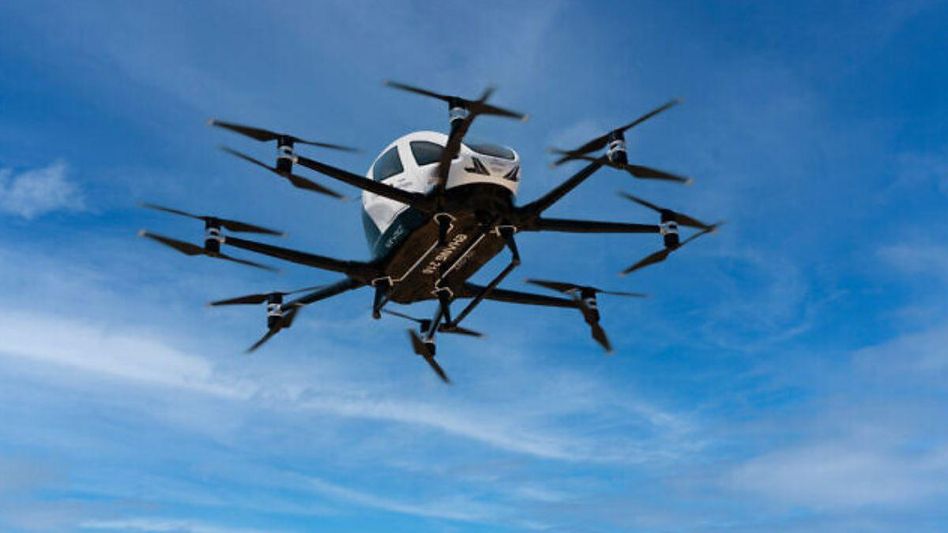 इजरायल में दो लोगों के साथ ड्रोन टैक्सी ने उड़ान भरी (Photo/Twitter) इजरायल में दो लोगों के साथ ड्रोन टैक्सी ने उड़ान भरी (Photo/Twitter)