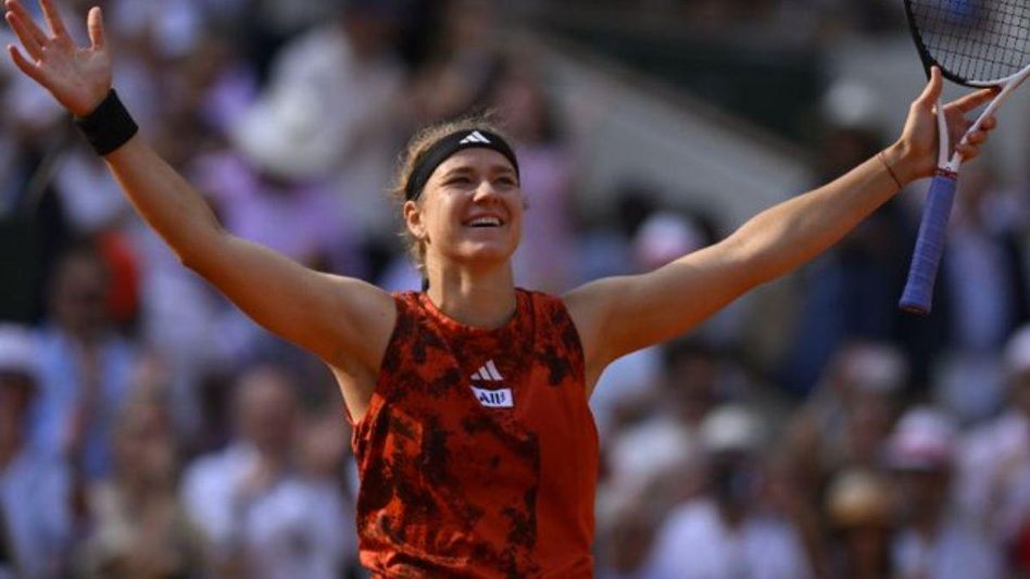 करोलिना मुचोवा फ्रेंच ओपन के महिला एकल वर्ग के फाइनल में पहुंचीं (Twitter/Roland Garros) करोलिना मुचोवा फ्रेंच ओपन के महिला एकल वर्ग के फाइनल में पहुंचीं (Twitter/Roland Garros)