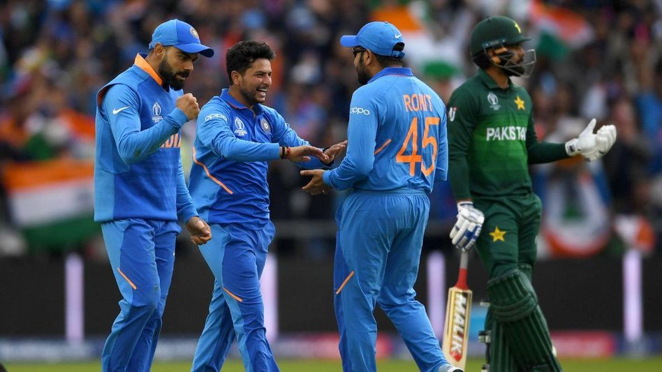 वर्ल्ड कप में भारत-पाकिस्तान मुकाबले के दिन अहमदाबाद के लिए हवाई सफर महंगा हुआ (Photo/Twitter) वर्ल्ड कप में भारत-पाकिस्तान मुकाबले के दिन अहमदाबाद के लिए हवाई सफर महंगा हुआ (Photo/Twitter)