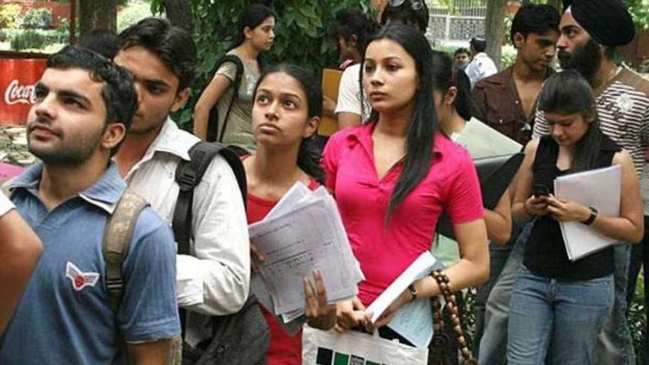 यूपी में प्रतियोगी परीक्षाओं की तैयारी के लिए स्टूडेंट्स को मिलेगी फ्री कोचिंग (फाइल फोटो)  यूपी में प्रतियोगी परीक्षाओं की तैयारी के लिए स्टूडेंट्स को मिलेगी फ्री कोचिंग (फाइल फोटो)
