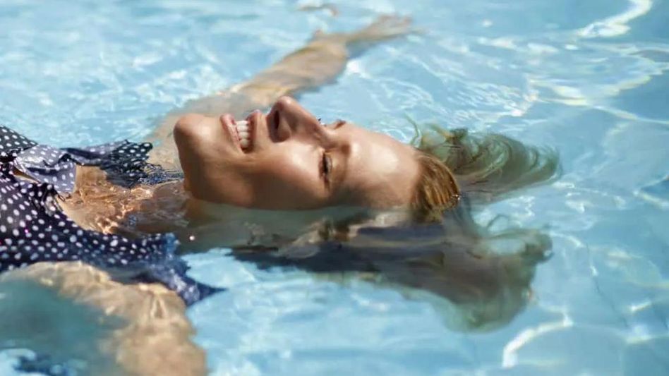 Green Hair Effect and Swimming Pool Green Hair Effect and Swimming Pool