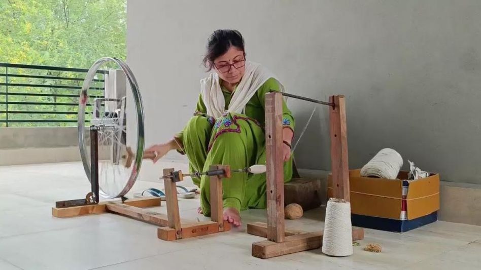 पंजाब के फरीदकोट में बेटियों को आत्मनिर्भर बना रही बैंगलोर की बेटी रूपसी गर्ग पंजाब के फरीदकोट में बेटियों को आत्मनिर्भर बना रही बैंगलोर की बेटी रूपसी गर्ग