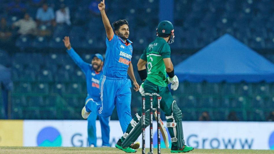 वनडे रैंकिंग में पाकिस्तान पिछड़ा, टीम इंडिया के पास नंबर वन बनने का मौका (Photo/Twitter) वनडे रैंकिंग में पाकिस्तान पिछड़ा, टीम इंडिया के पास नंबर वन बनने का मौका (Photo/Twitter)