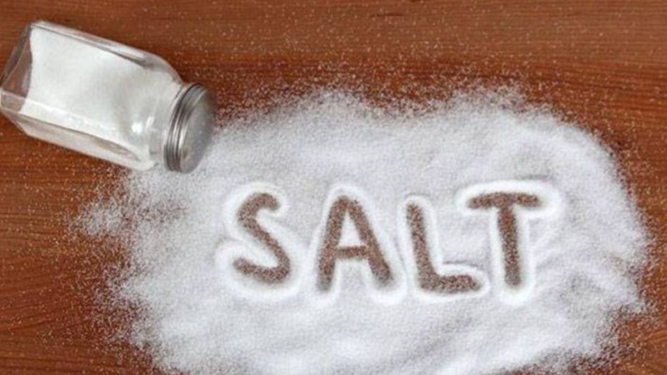 स्टडी में खुलासा हुआ है कि ज्यादातर भारतीय जरूरत से ज्यादा नमक का सेवन कर रहे हैं स्टडी में खुलासा हुआ है कि ज्यादातर भारतीय जरूरत से ज्यादा नमक का सेवन कर रहे हैं