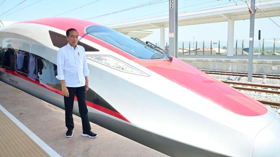 इंडोनेशिया में दक्षिण पूर्व एशिया के पहले हाई स्पीड रेलवे की शुरुआत (Photo/Twitter) इंडोनेशिया में दक्षिण पूर्व एशिया के पहले हाई स्पीड रेलवे की शुरुआत (Photo/Twitter)