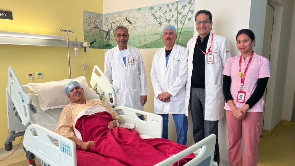 Dr. Naresh Trehan with Team Dr. Naresh Trehan with Team