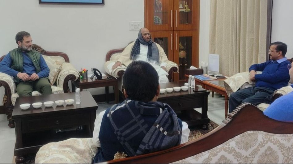 kejriwal met kharge kejriwal met kharge