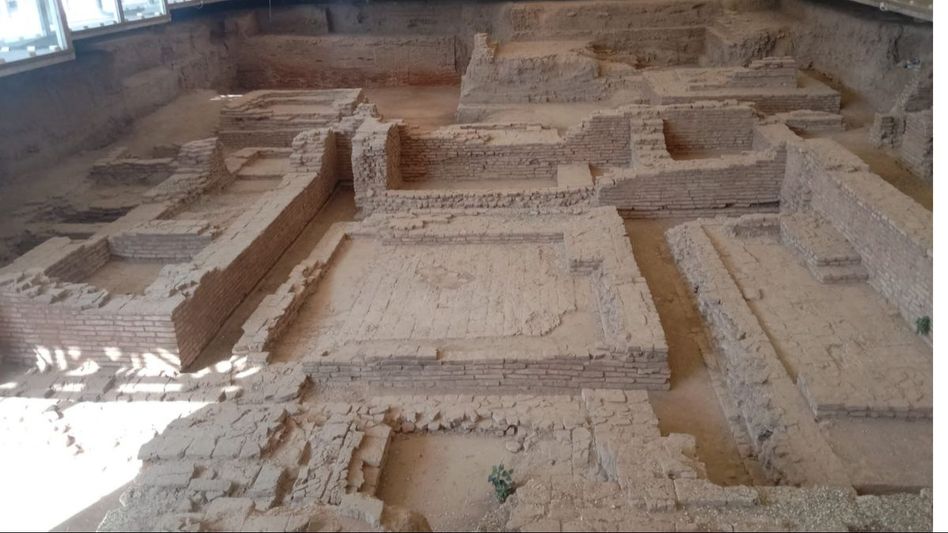 Gujarat: 7 साल खुदाई... 21 मीटर गहराई... अब PM Modi के गांव Vadnagar में मिले 2800 साल पुरानी मानव बस्ती के अवशेष - pm modi village vadnagar remains 2800 years old settlement