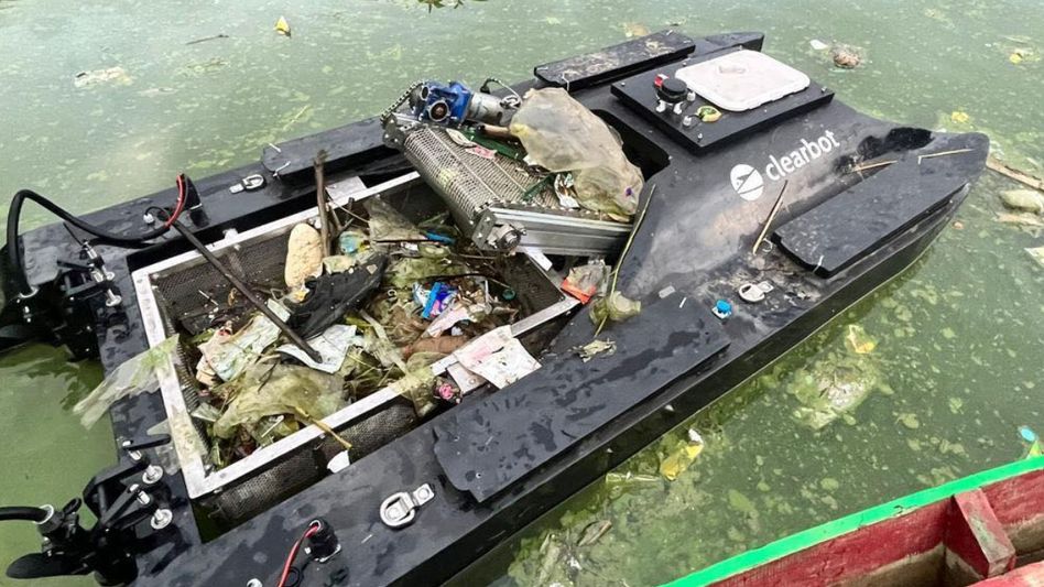 Clearbot’s solar-powered self-driving boat Clearbot’s solar-powered self-driving boat