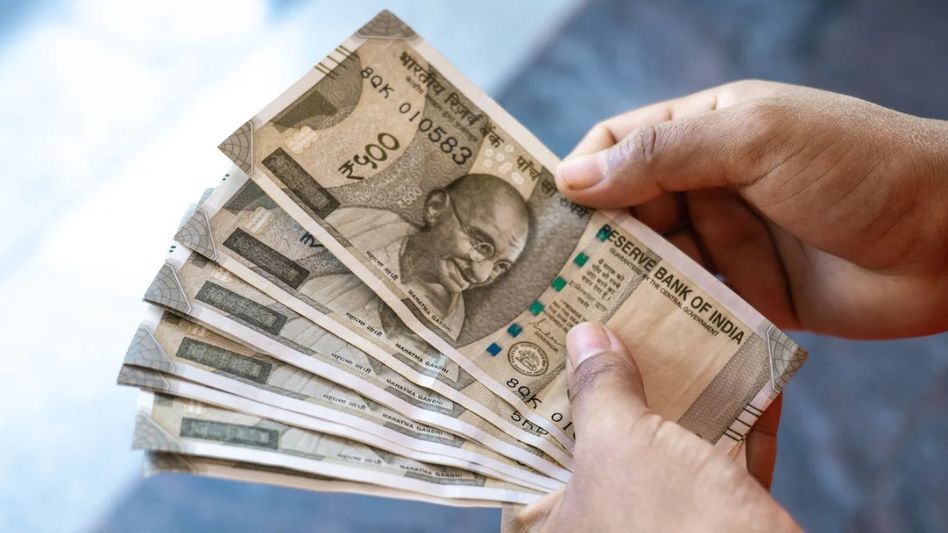 Bank employees 5 day working Bank employees 5 day working