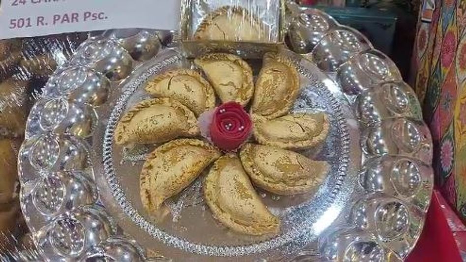 Golden Gujiya Golden Gujiya