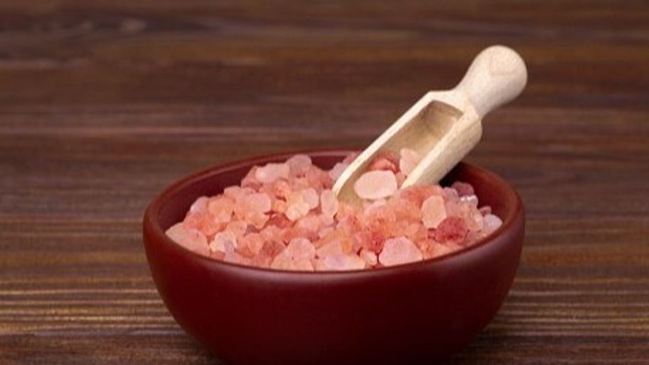 Pink salt contains trace amounts of minerals like potassium, magnesium, and calcium. (Photo: Getty Images) Pink salt contains trace amounts of minerals like potassium, magnesium, and calcium. (Photo: Getty Images)