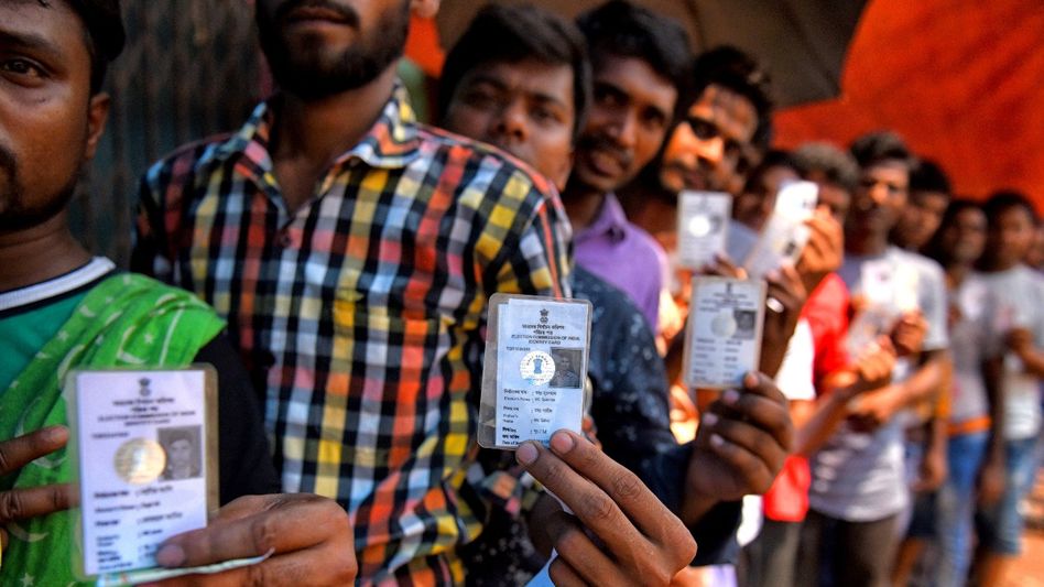Voters seen with their Identity Cards (Photo: Getty Images) Voters seen with their Identity Cards (Photo: Getty Images)