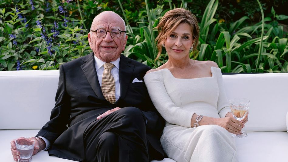 Rupert Murdoch & Elena Zhukova (Photo-AP) Rupert Murdoch & Elena Zhukova (Photo-AP)