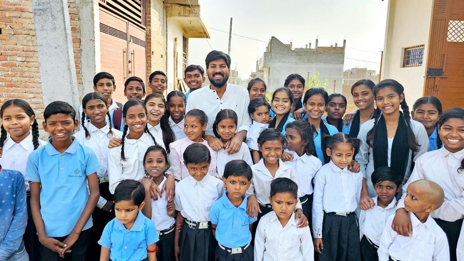 Uddeshya Sachan with students of Gurukulam- Khushiyon wala School Uddeshya Sachan with students of Gurukulam- Khushiyon wala School