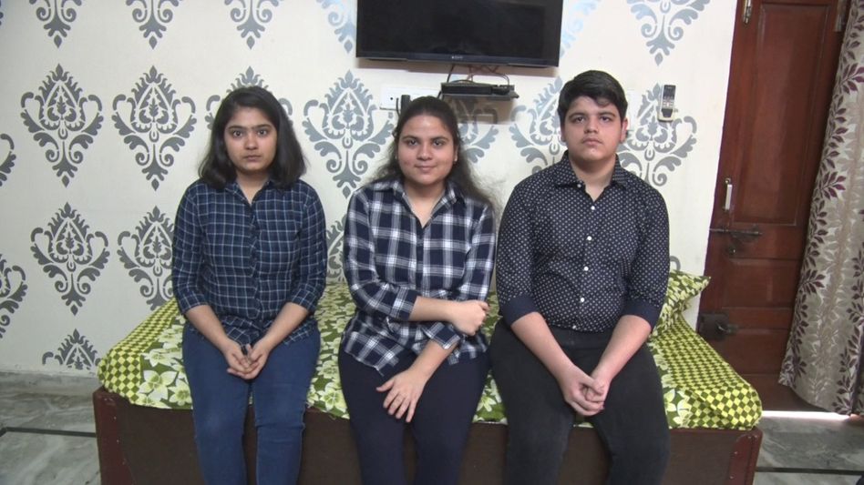 एक ही परिवार के तीन बच्चों ने पास की NEET परीक्षा एक ही परिवार के तीन बच्चों ने पास की NEET परीक्षा