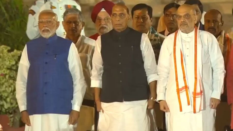 नरेंद्र मोदी लगातार तीसरी बार देश के प्रधानमंत्री बन गए हैं. नरेंद्र मोदी लगातार तीसरी बार देश के प्रधानमंत्री बन गए हैं.