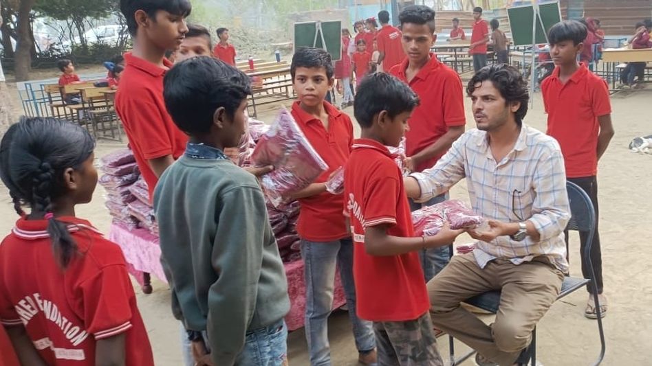 Sushil Kumar Meena with students Sushil Kumar Meena with students