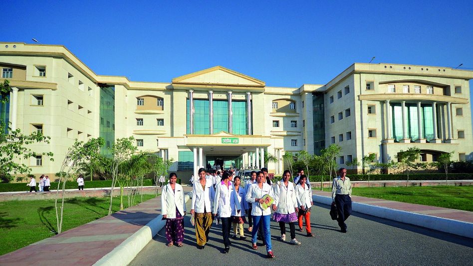 Uttar Pradesh Medical College: MBBS छात्रों के लिए खुशखबरी! यूपी के 7 नए मेडिकल कॉलेज को मिली मंजूरी, देखें लिस्ट - Uttar Pradesh Gets 7 New MBBS medical Colleges nmc issued letter