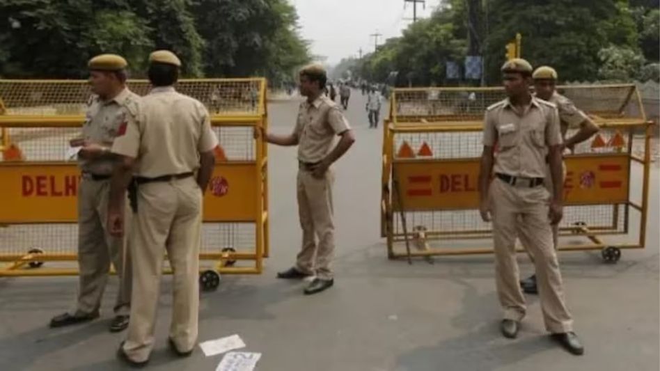 Delhi on high alert (Credits: PTI) Delhi on high alert (Credits: PTI)